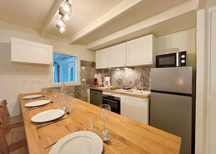 La Nauzane, Proche - *