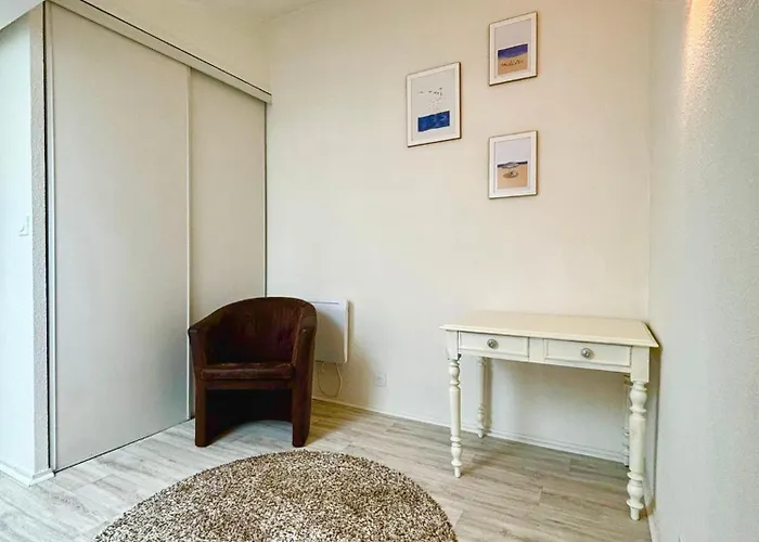 La Nauzane, Proche - *